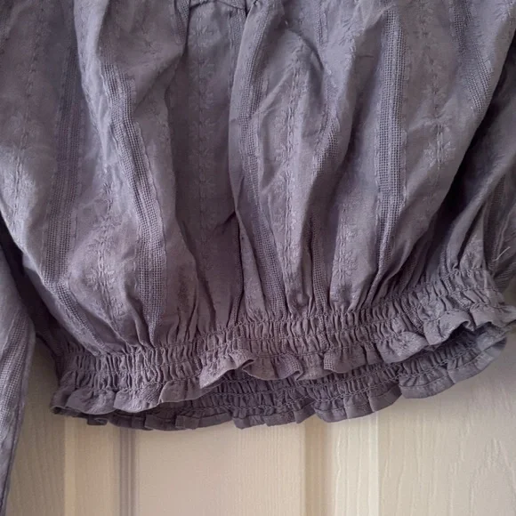 Universal Thread Mauve Blue Cropped Blouse - Picture 3 of 7